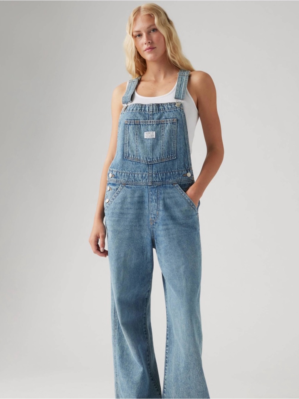 Levis classic Medium wash Blue Denim Overalls size XL